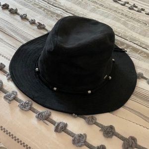 ✨NEW✨Black suede women’s hat